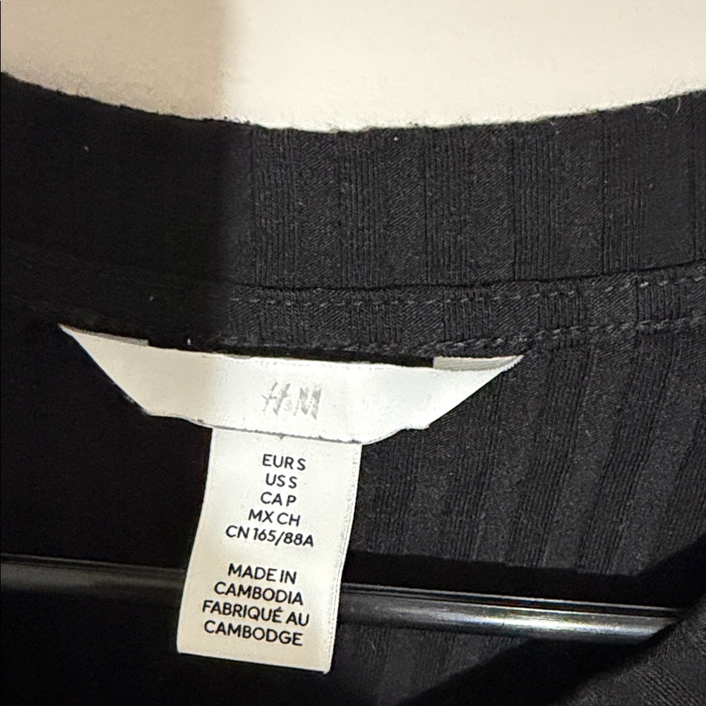 H&M Black Ribbed Top - Picture 3 of 3